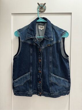 Wrangler Heritage Denim Vest with Contrast Stitching and pockets